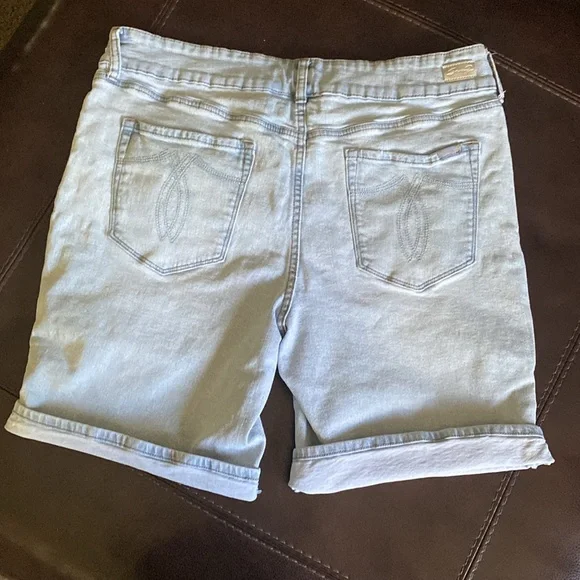 Seven7 - Picture 2 of 8